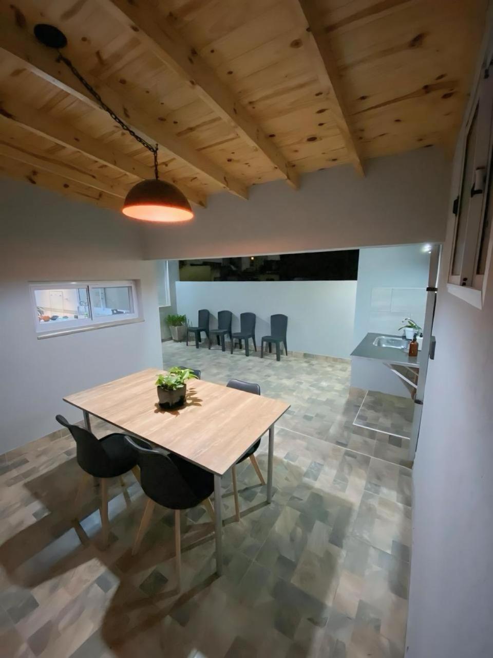 Сasa de vacaciones Casa Completa Con Balcon Y Patio Privado *