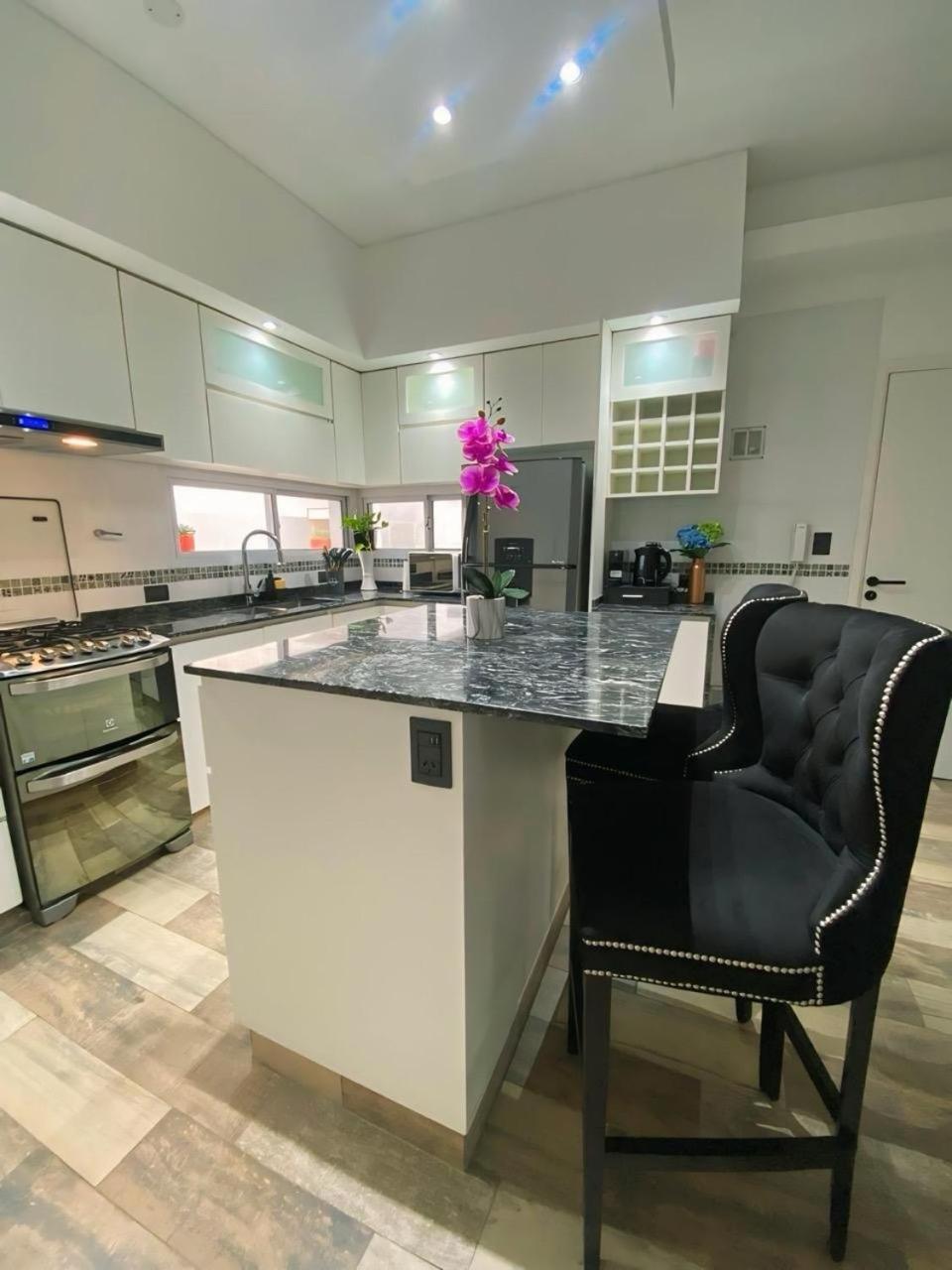 Casa Completa Con Balcon Y Patio Privado Lanus