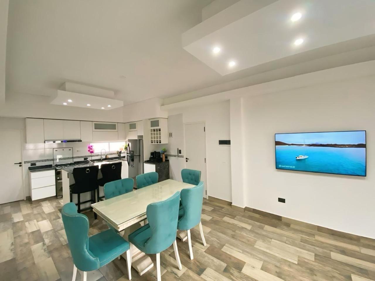 Casa Completa Con Balcon Y Patio Privado *