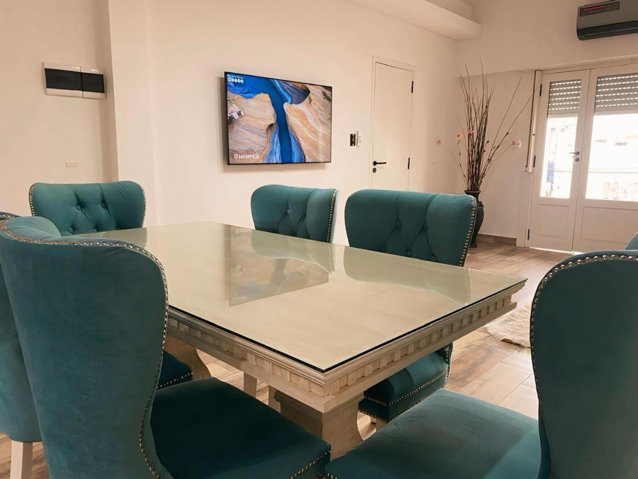 Casa Completa Con Balcon Y Patio Privado *