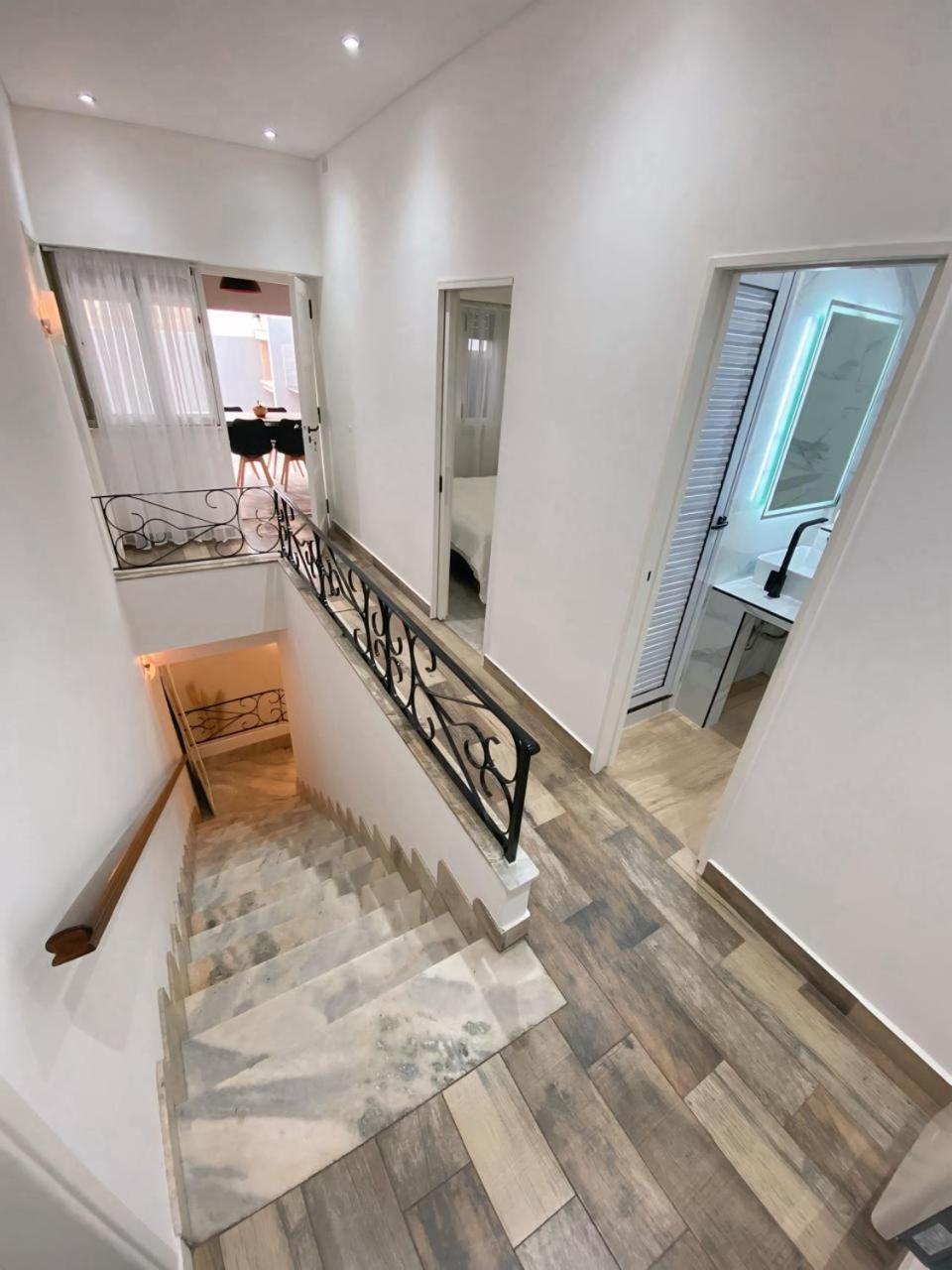 Casa Completa Con Balcon Y Patio Privado * Lanus
