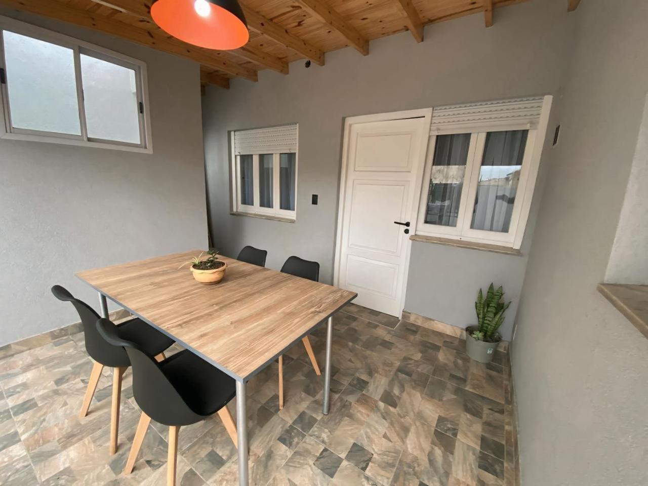 Casa Completa Con Balcon Y Patio Privado * Lanus