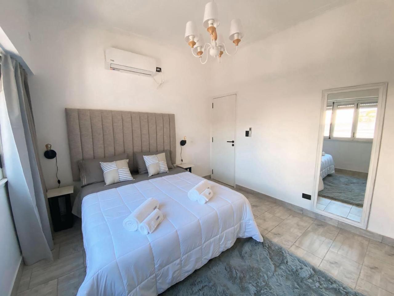 Casa Completa Con Balcon Y Patio Privado * Lanus
