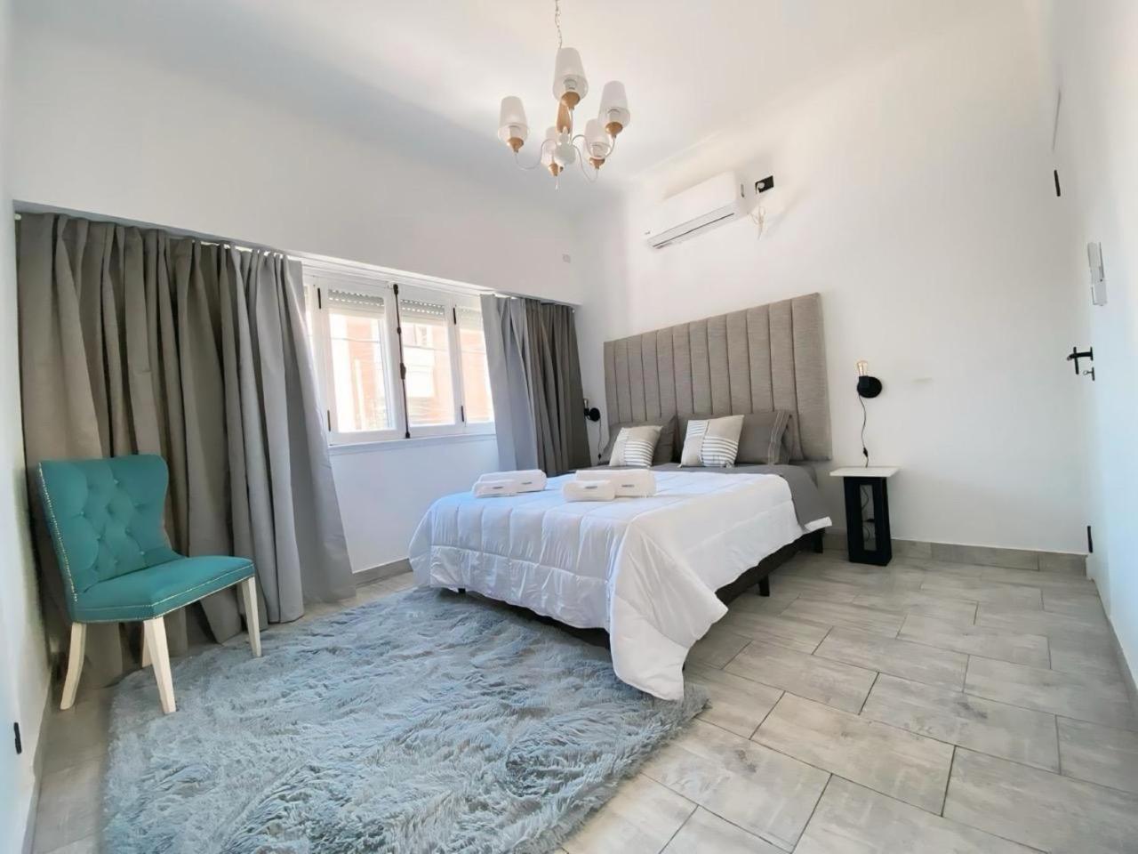 Casa Completa Con Balcon Y Patio Privado Holiday home Lanus